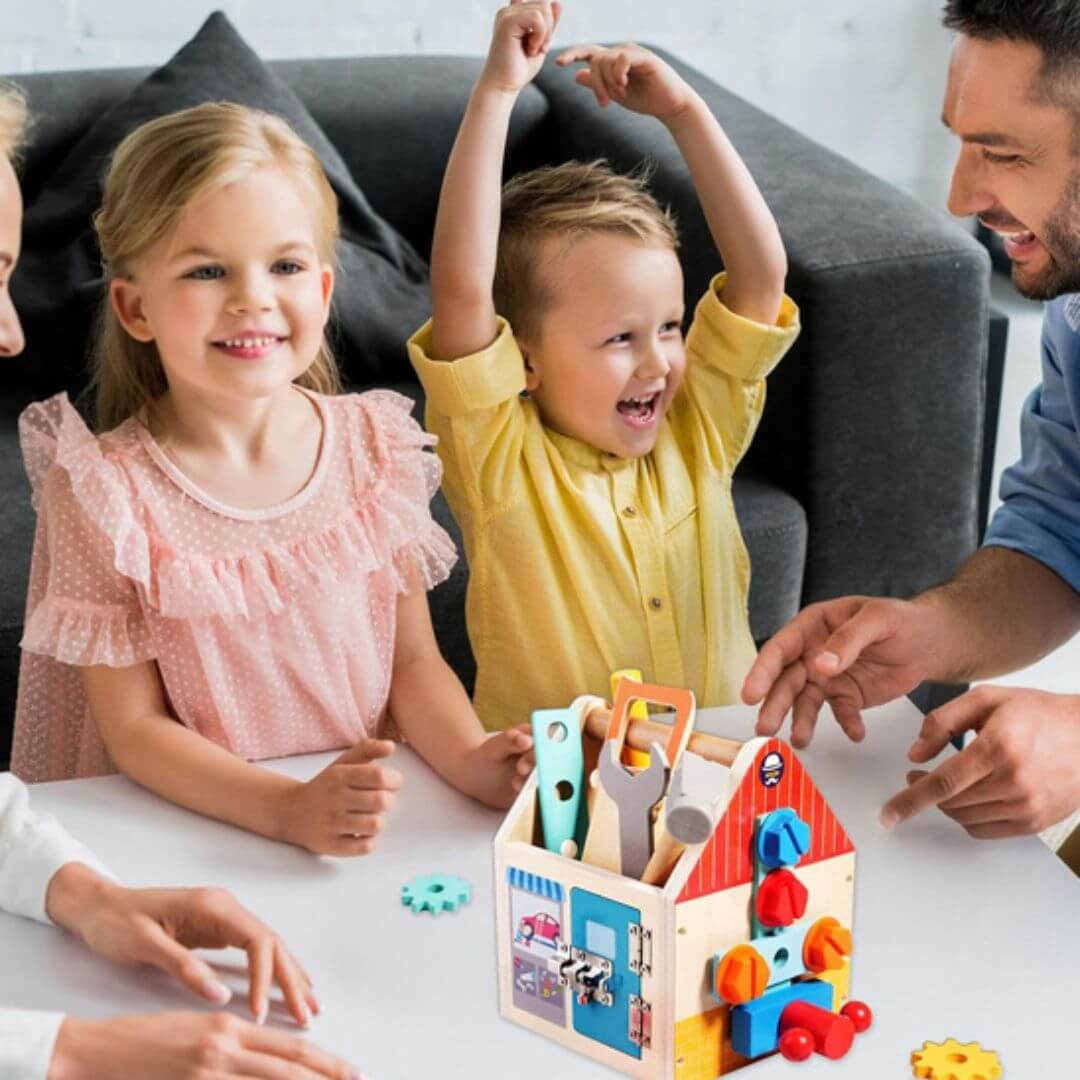 Jeu de construction en bois | Le petit bricoleur Montessori - Kidstresor